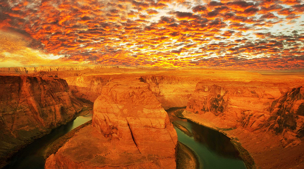 https://d3r8gwkgo0io6y.cloudfront.net/upload/canyons and colorado river.jpg